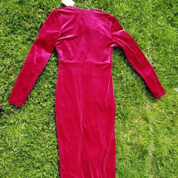 Burgundy Nic & Jo Velvet Dress - Picture 2 of 6